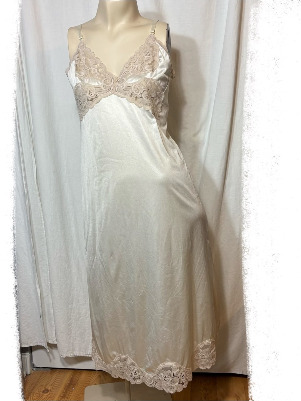 Vanity Fair women’s vintage cream lace slip size 34B small